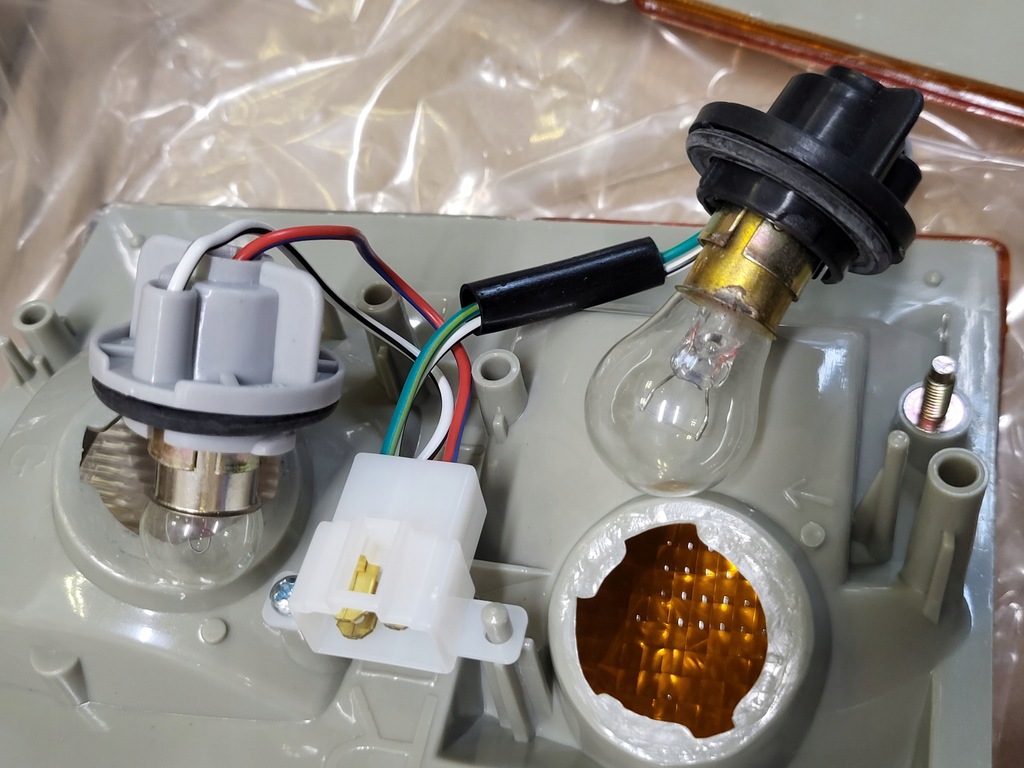 фото №14, Лампа габаритна поворотник поворотник перед r/l toyota hi-ace hiace 87-89-r.