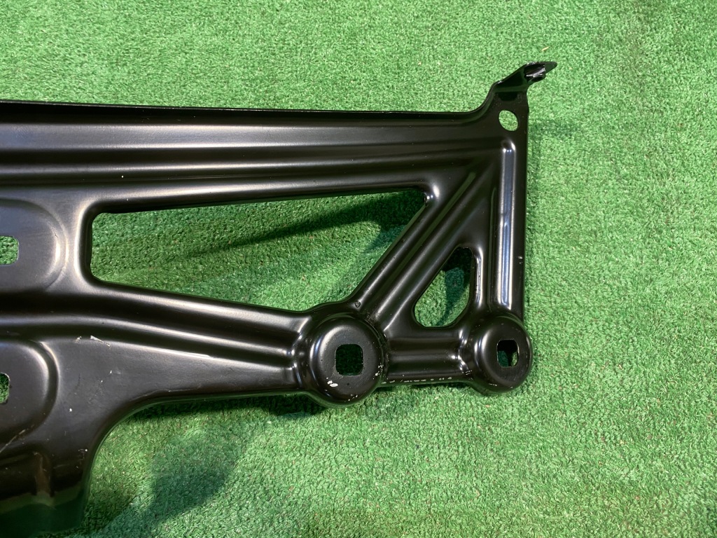 Bmw x1 f48 кронштейн кронштейн крила правий праве  перед 7329448 Ціна