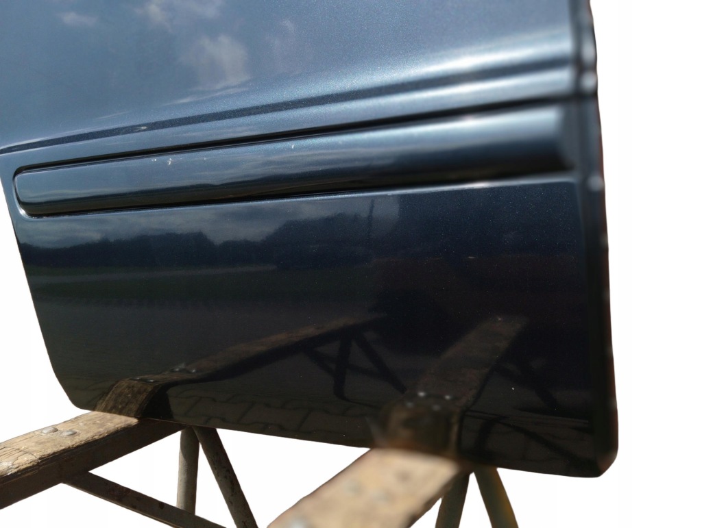 Дверь правый задний  задние mercedes ml w163 amg nr lak 189 Недорого