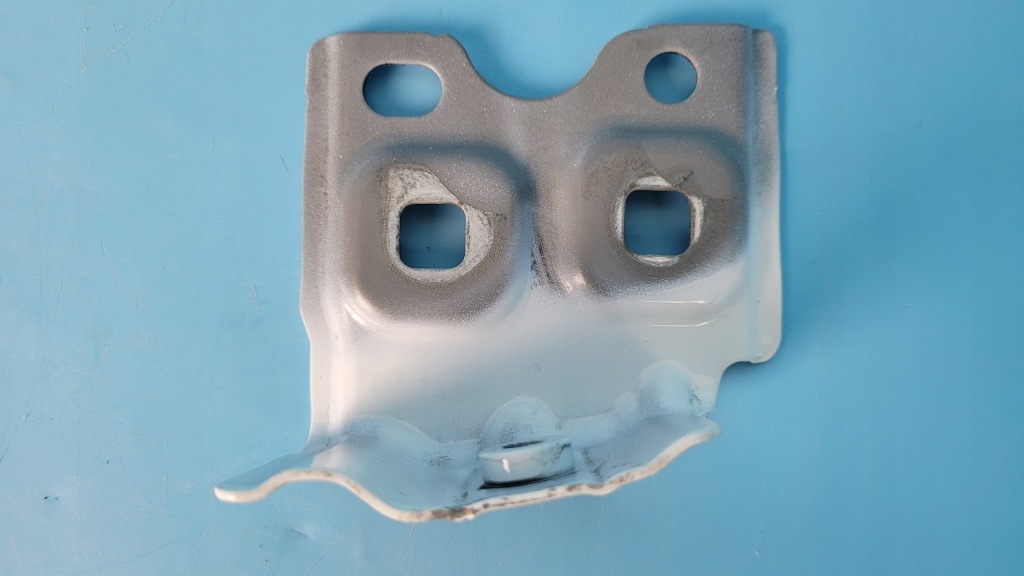 Mercedes eqa 250 21r кронштейн кронштейн крила праве a1778802200 Оригінал