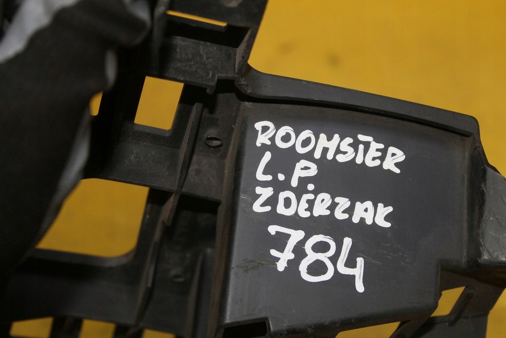 фото №8, Направляющая бампера левый перед roomster 5j0807055