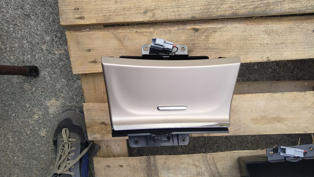 Купить Jeep grand cherokee wk2 10-12 пепельница бардачок панель прикуриватель