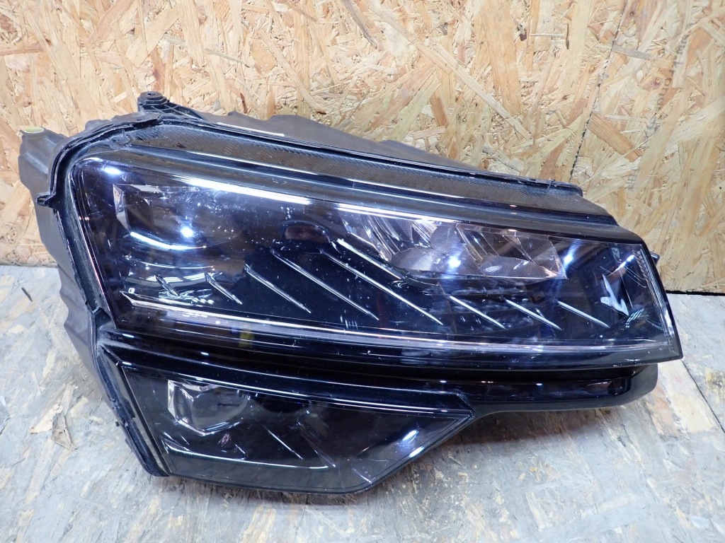 фото №1, Лампа правая правый full led skoda karoq nu7 57b941016b