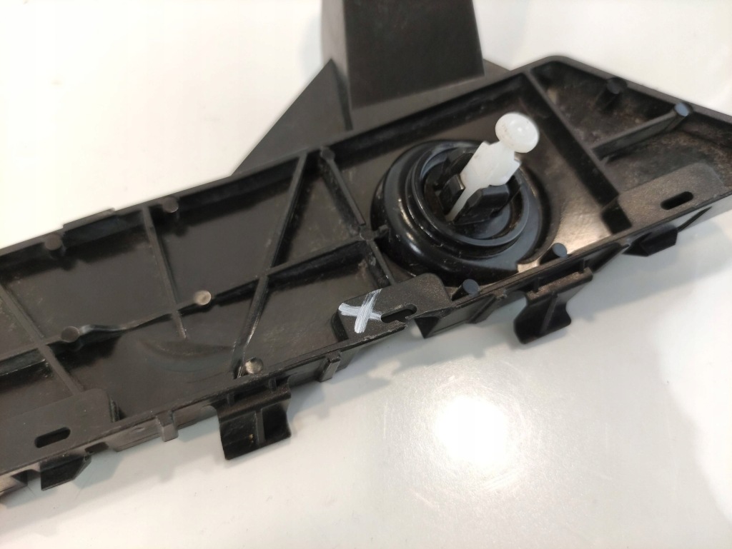 фото №6, Tesla model y напрямна бампера правий задня 149403700a