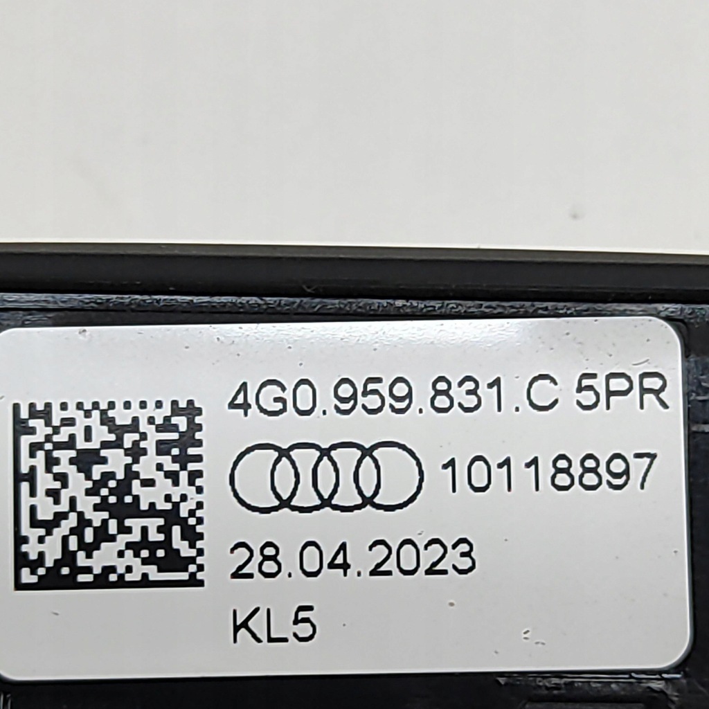 фото №7, Audi q4 sportback e-tron 2024 кнопка відкривання кришки багажника