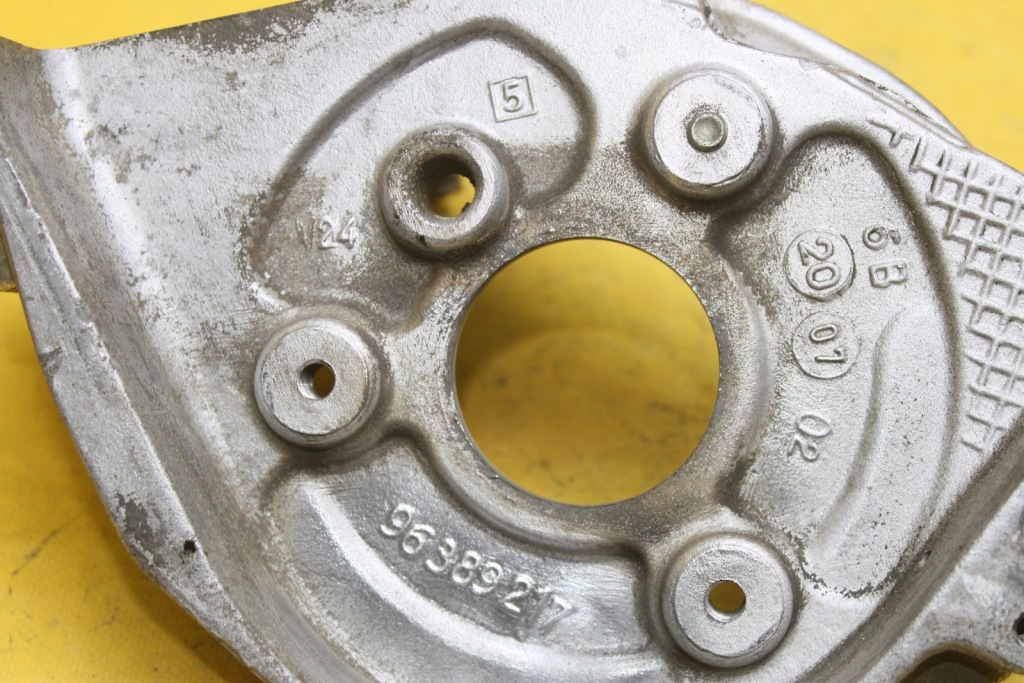 Кронштейн насоса уприскування 96389217 partner 1 fl 2.0hdi Зі Шроту