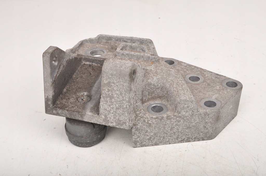 фото №1, Freelander ii 2.2 td4 16v кронштейн подушка двигуна