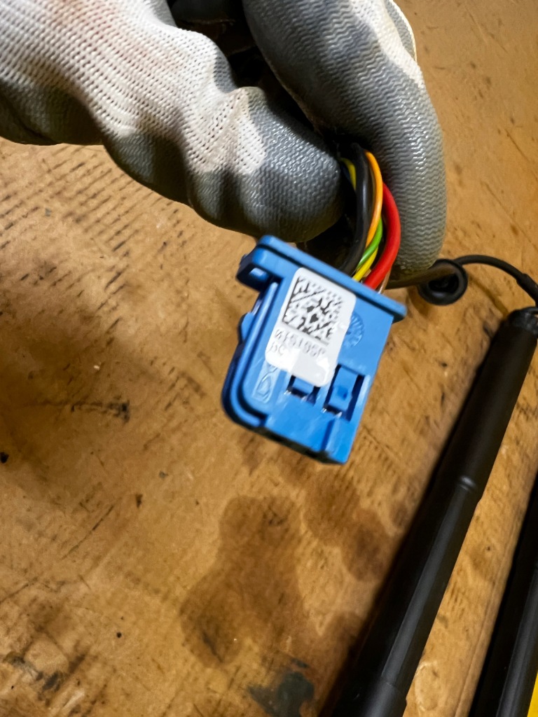 фото №8, Комплект амортизатори електричний кришки задня багажника mercedes gl gls x166