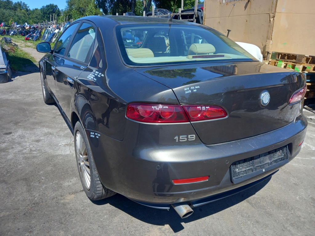 Alfa romeo 159 sedan крышка багажника багажника код лакокрасочного покрытия 568/a с Разборки