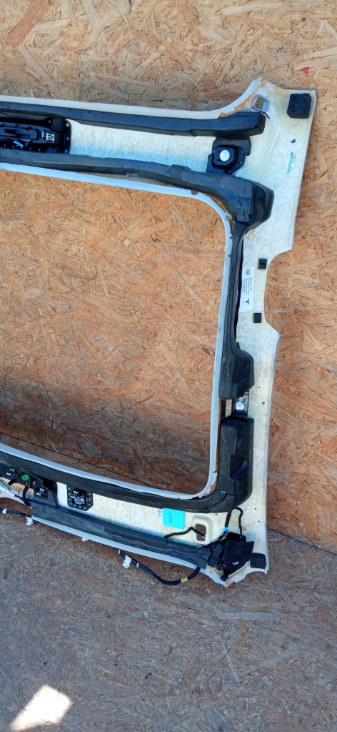 фото №12, Tesla model 3 17-потолок подкрылок панорама p1614411-01-a