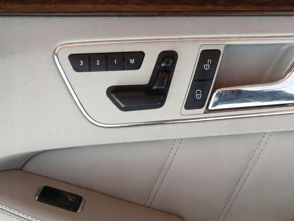 фото №15, Сиденья заднее сиденье обивка кожа mercedes w212 kombi