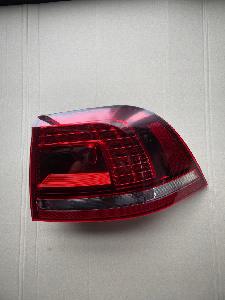 фото №1, Vw touareg 7p лампа задняя правая 7p6945208b