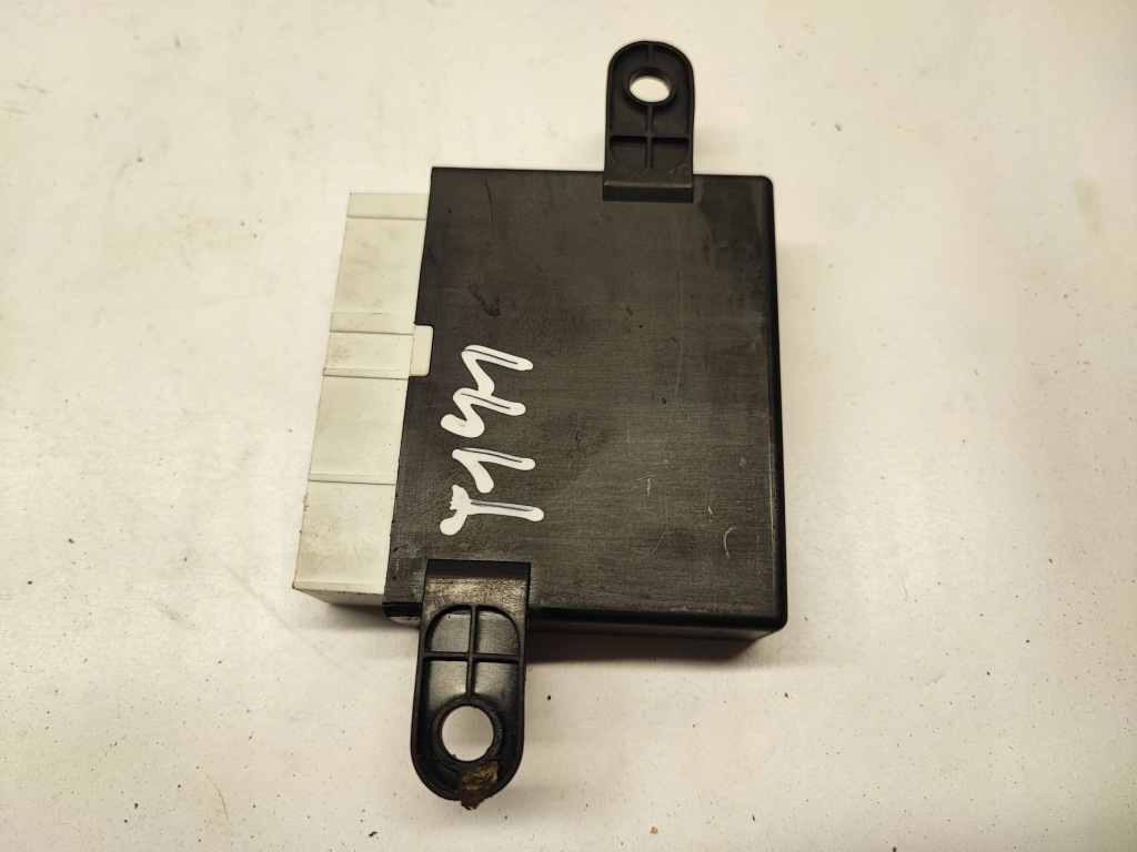 Tesla model x модуль pdc 110030800a 2017 Цена