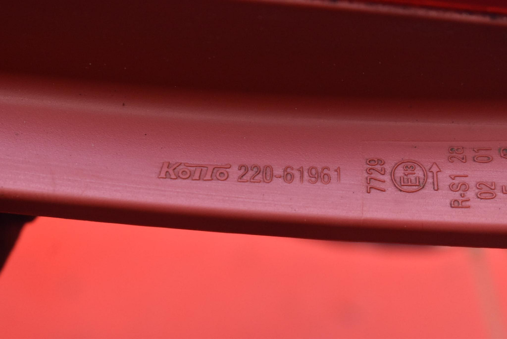 фото №8, Лампа права задня задня 220-61961 mazda premacy 1 i cp 01-05