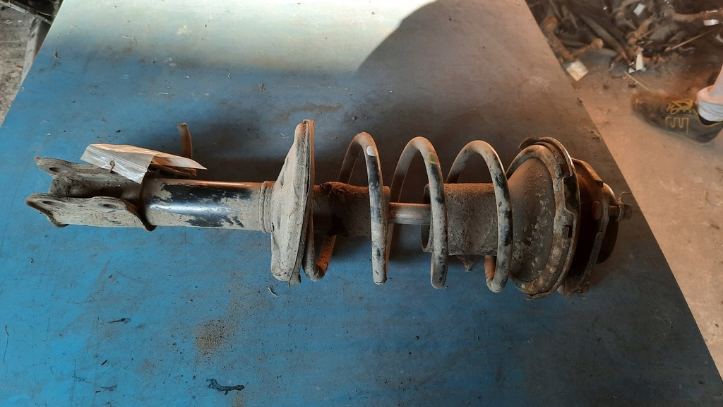 фото №1, Амортизатор перед лівий toyota carina 1.6b 96r