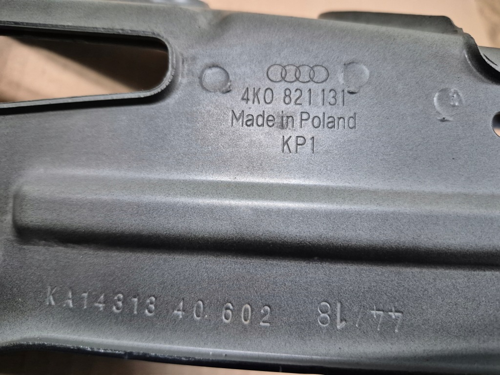 Audi a-6 a6 c-8 c8 кронштейн крыла передний перед левая Недорого