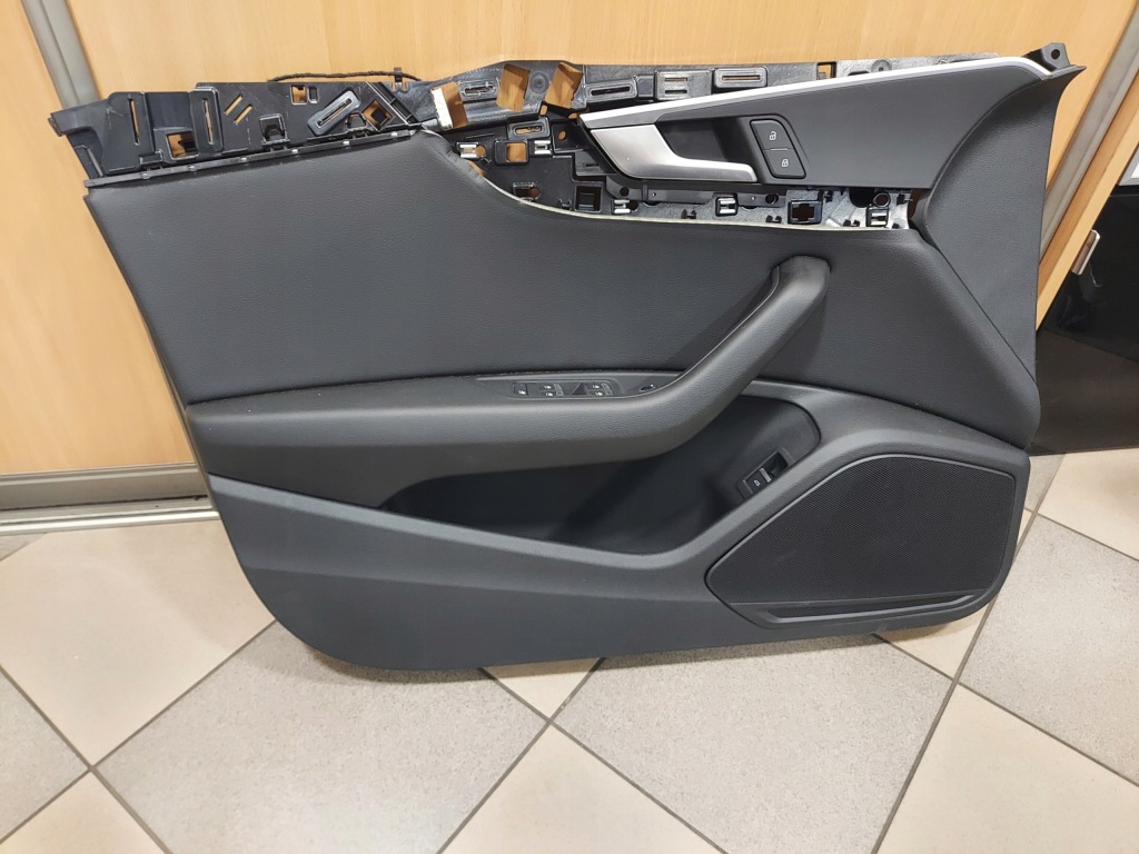 фото №1, Audi a4 b9 обшивка оббивка двері лівий перед 8w0
