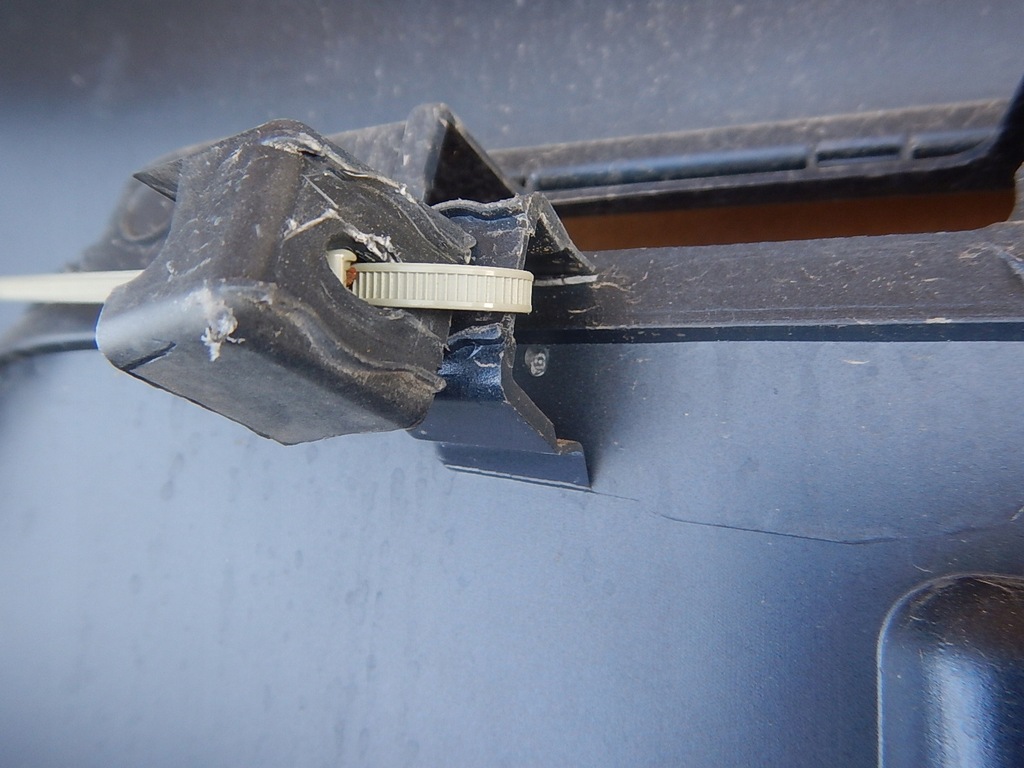 фото №11, Накладка крышки задняя renault megane iv kombi