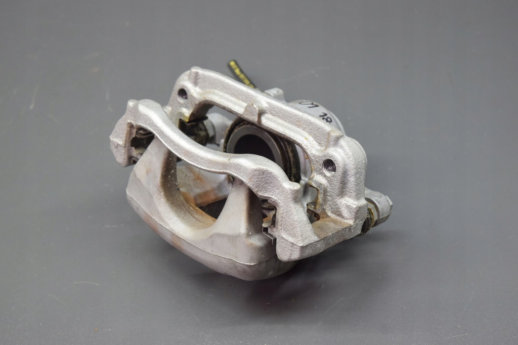 фото №5, Супорт притиск правий перед bmw i3 i01 8333km