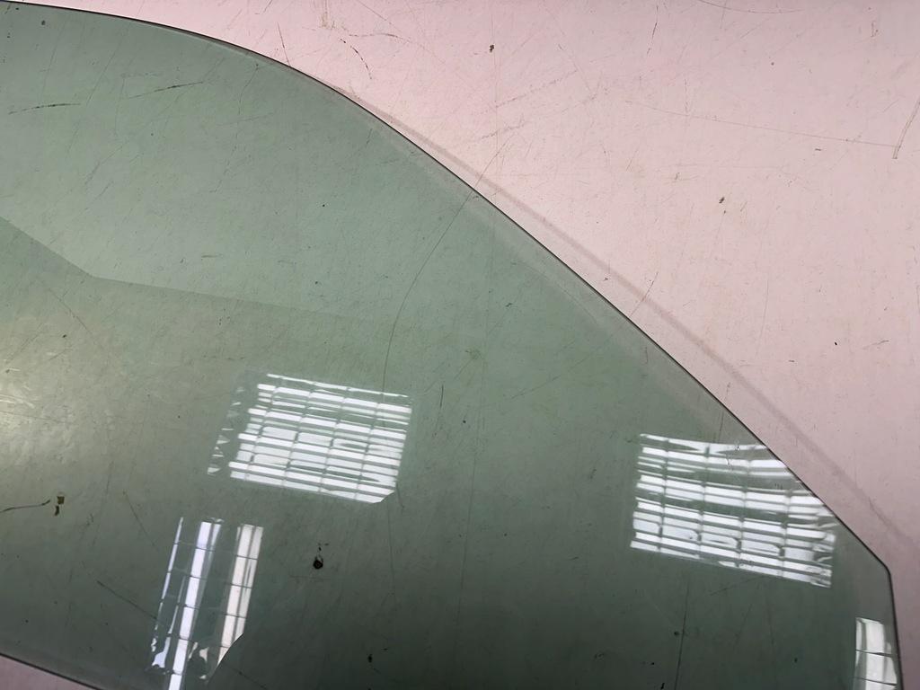 фото №3, Стекло правая ferrari california f149