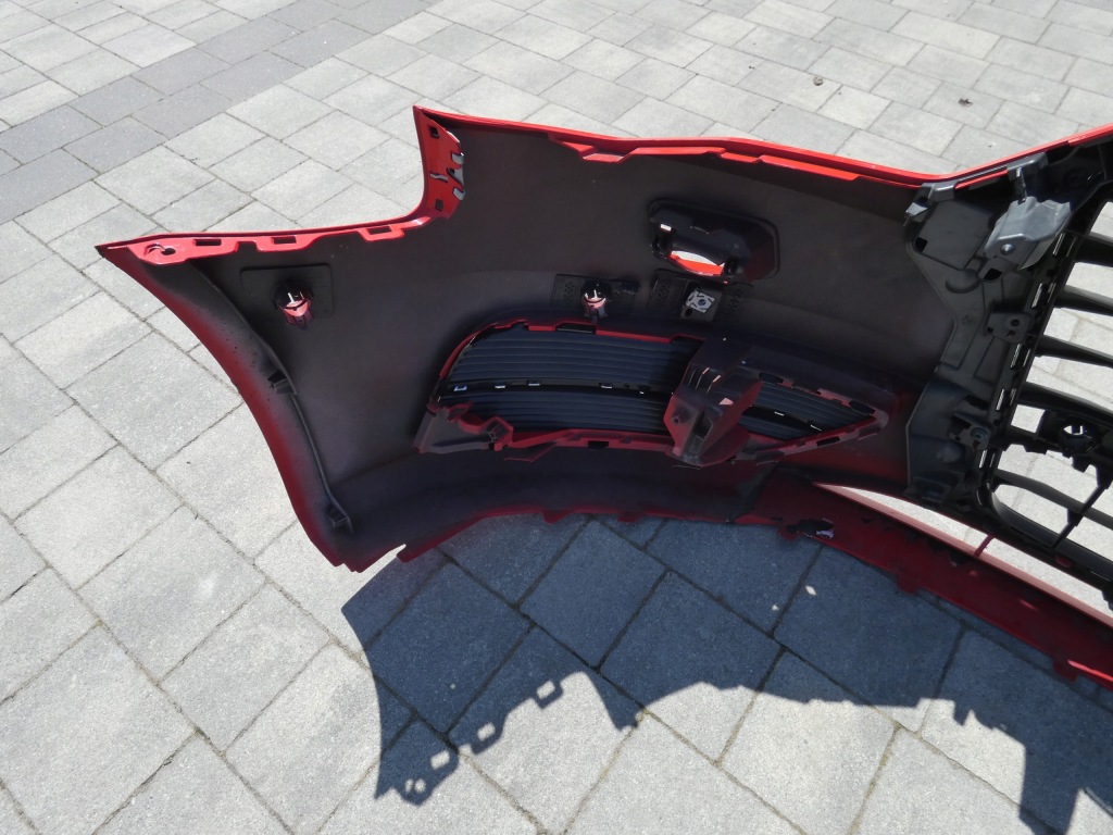 Решітка , бампер, ґрати audi a-3 8v3 дорестайлінг  hb в Україні