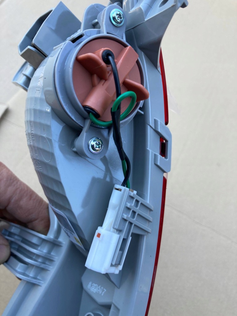 Hyundai i30 3 фара противотуманная левый задний  orygi. с Разборки