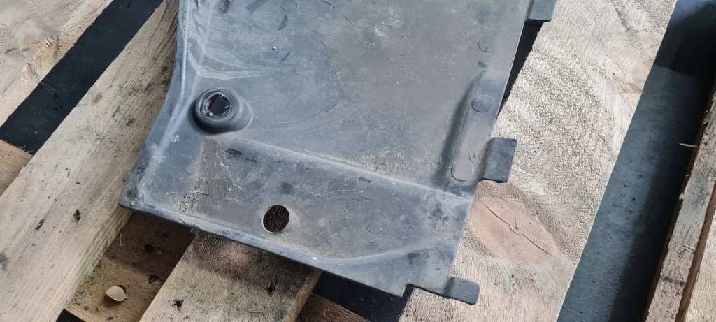 A4 b9 8w накладка подвеска левая левое  перед 8w0825201 с Разборки