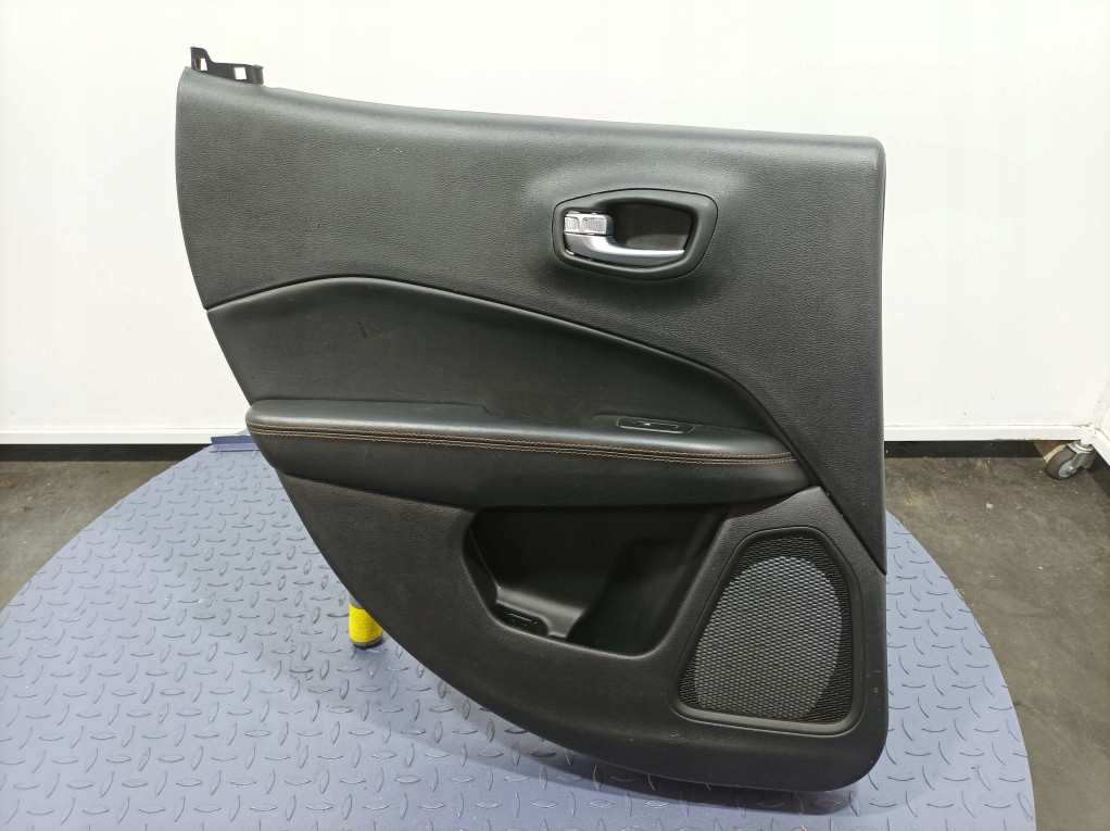 фото №1, Jeep compass ii 17- обивка обшивка дверь задняя левый кожа