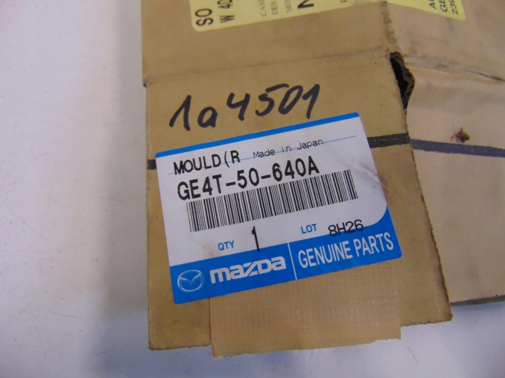 Молдинг уплотнитель правый  перед mazda 626 97-02 Киев