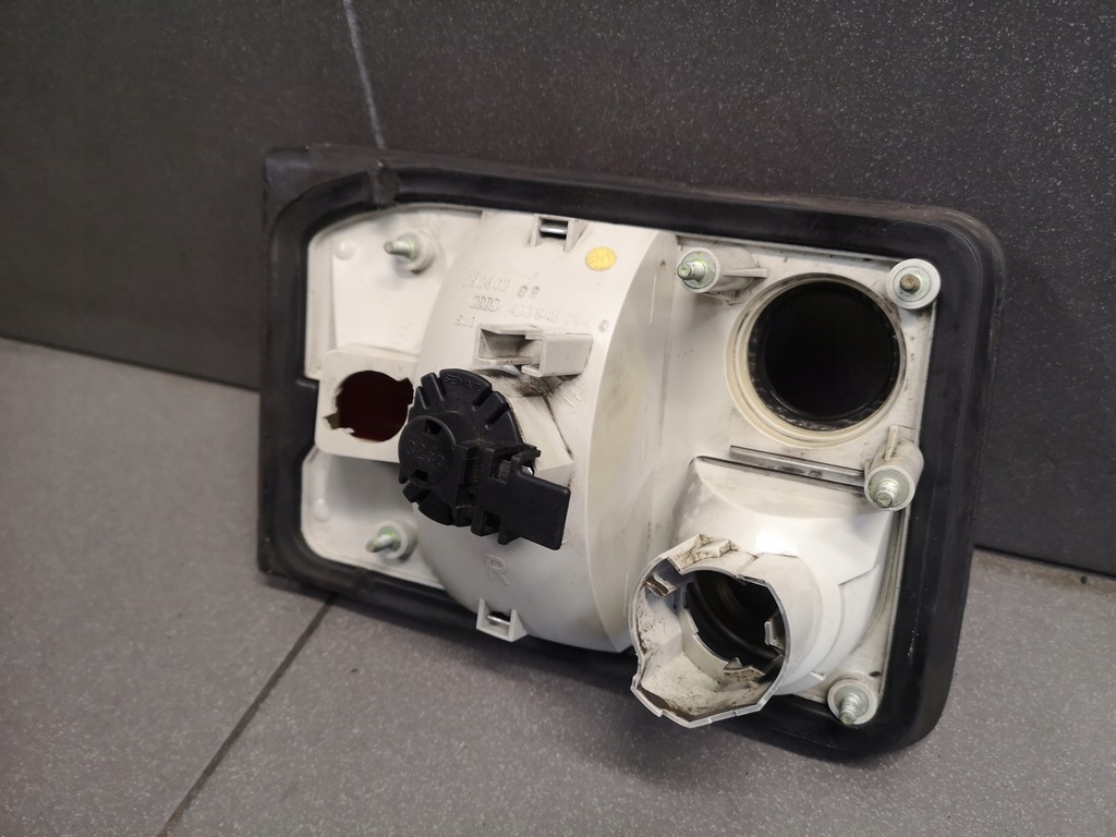 фото №10, Лампа w крышка правый задняя audi a8 d2 4d0945094