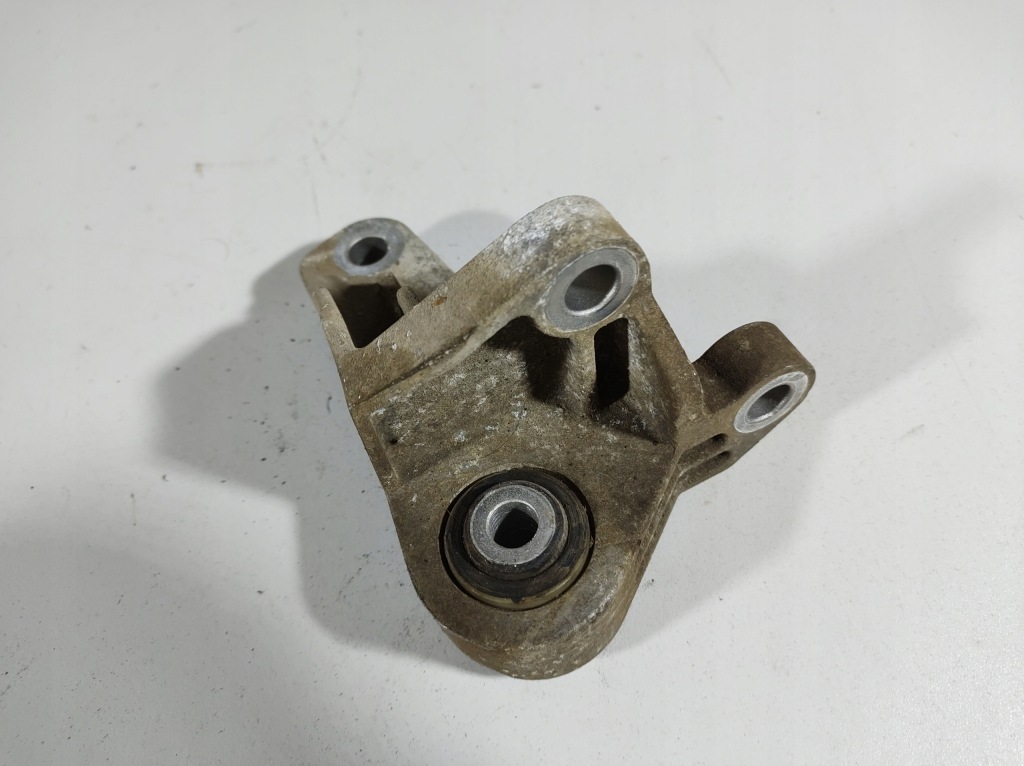 фото №9, Volvo v60 13r- кронштейн подушка двигателя