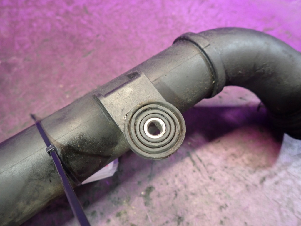 Vw touareg 1 7l 2,5 tdi 174km bac шланг патрубок труба інтеркулер 7l6145795a Оригінал