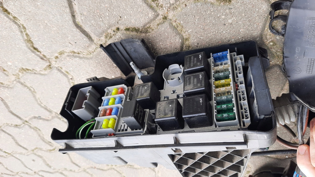 фото №8, Електропроводка відсік двигуна 30667431 volvo v70 ii 2.4b 140km b5244s