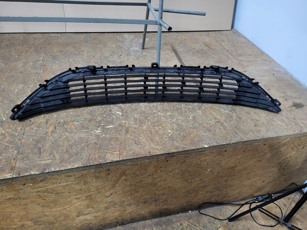 Купити Opel corsa f решітка бампера передній перед