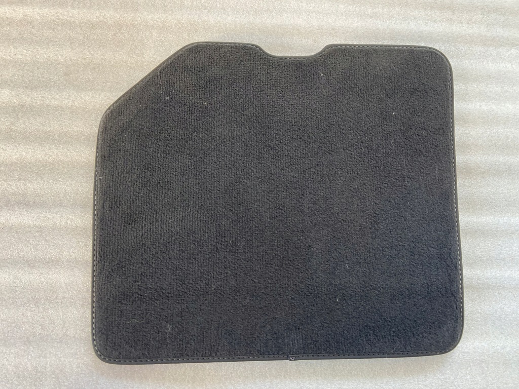 фото №1, Килимок пасажира audi r8 i 423864420b