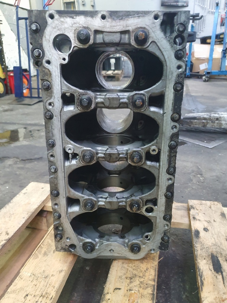 Блок dół двигателя голый iveco 2.3 jtd euro6 f1agl411c f1agl411 Недорого