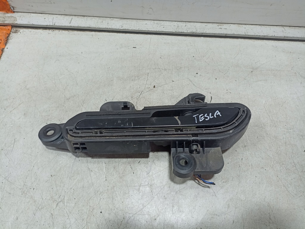 Купити Tesla model 3 ручка ліва зовнішня 1528114-00-b