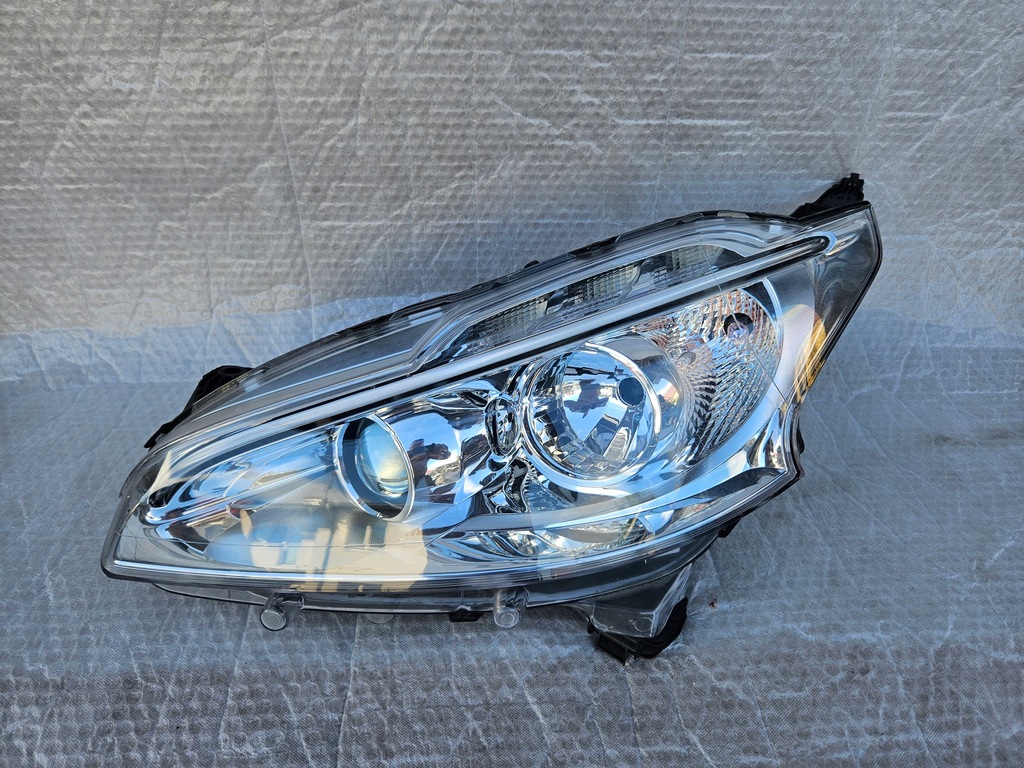 фото №1, Peugeot 208 лампа левая линза led 1609697180