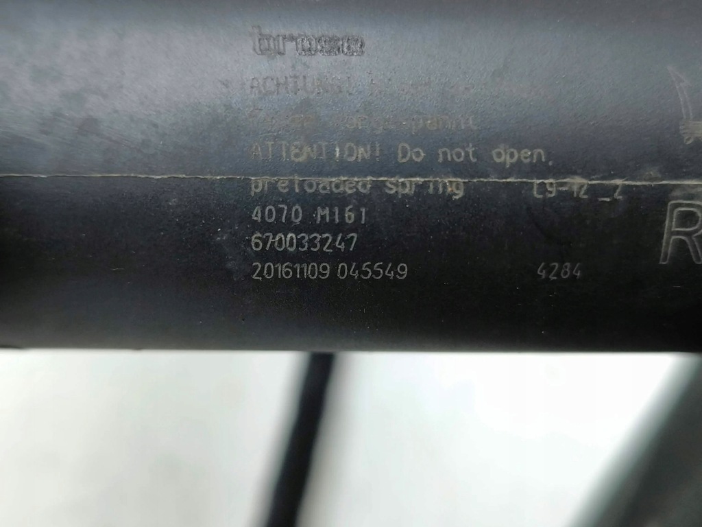 фото №15, Maserati levante 2017 правая сторона амортизатор крышки задний багажника