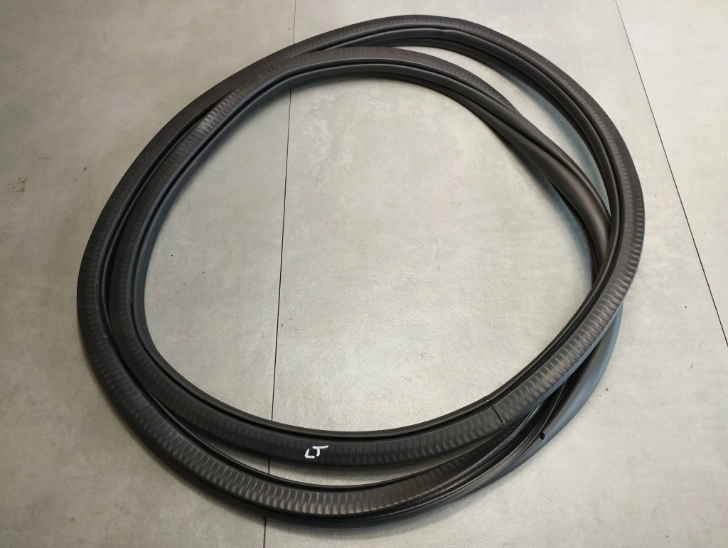 фото №1, Vw polo vi прокладка дверь левая задняя 2gs867913b