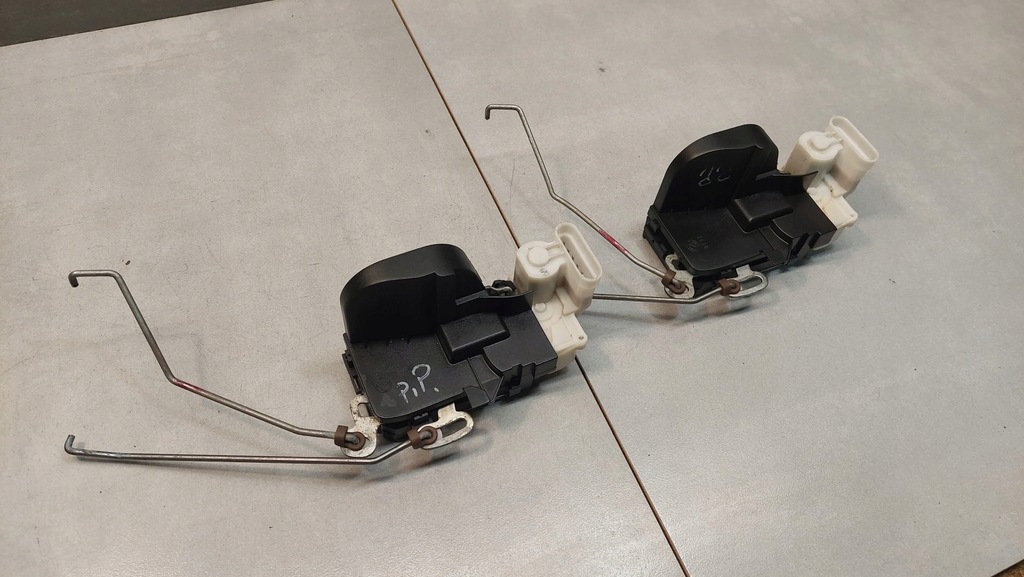 фото №6, Замок двері правий перед alfa romeo 147 6 pin