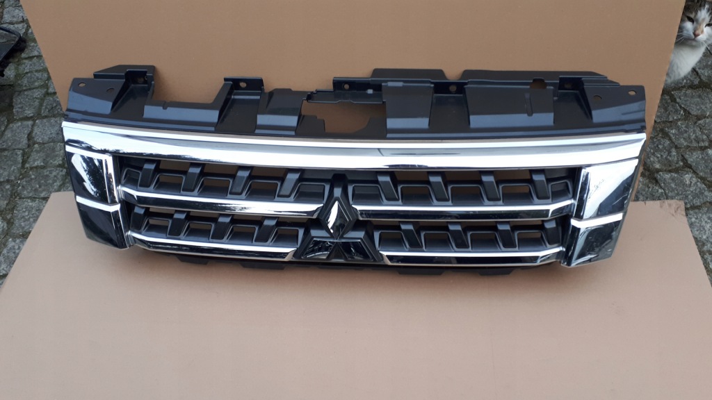 фото №1, Mitsubishi pajero iv lift решётка радиатора решётка радиатора 7405a975