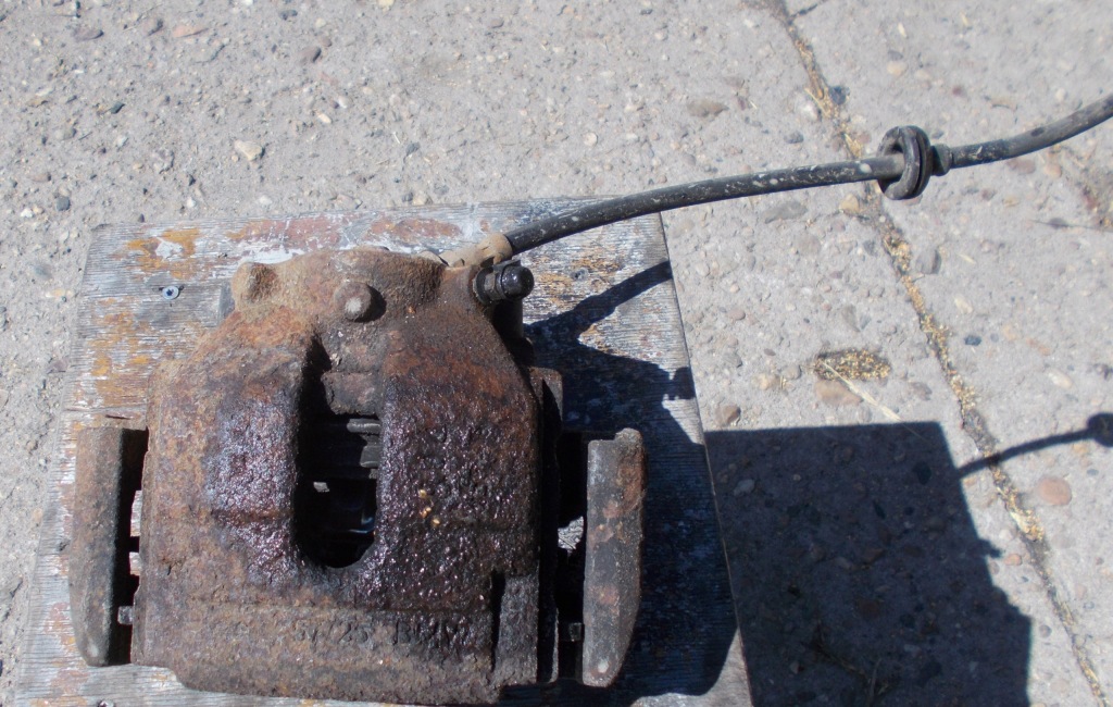 фото №1, Bmw x3 e83 3.0d 08r супорт правий перед