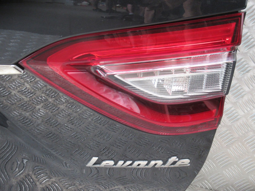 фото №7, Maserati levante крышка багажника задняя лампы nero 19r as3