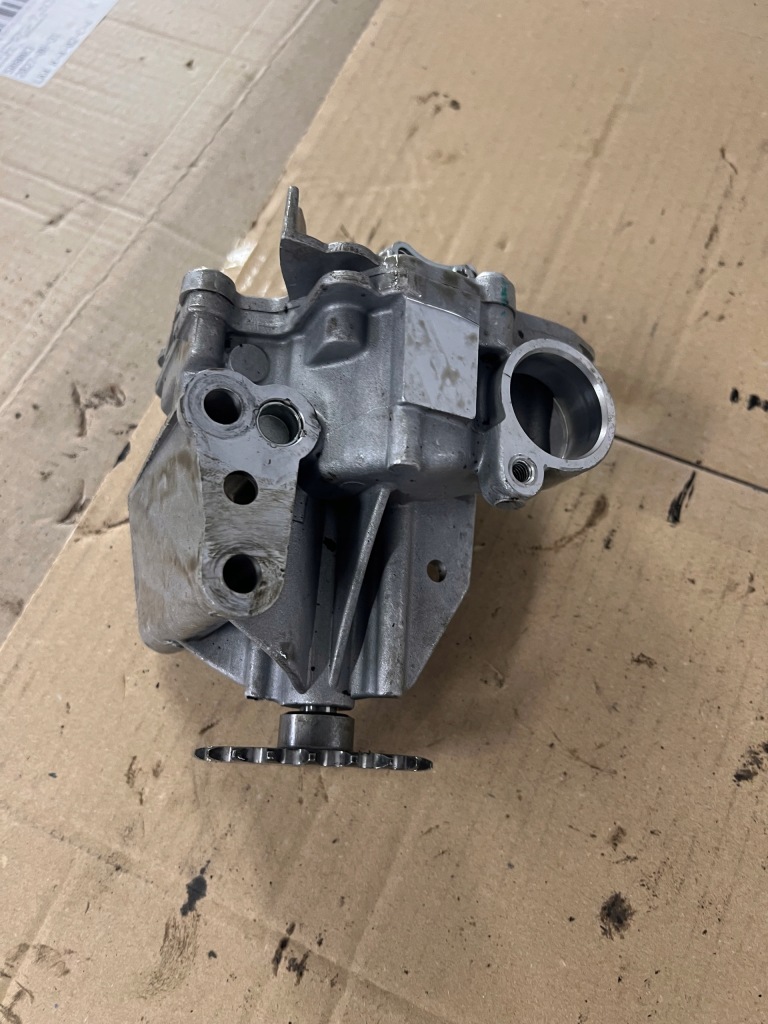 фото №1, Renault master 2,3 bi turbo 170 насос оливи