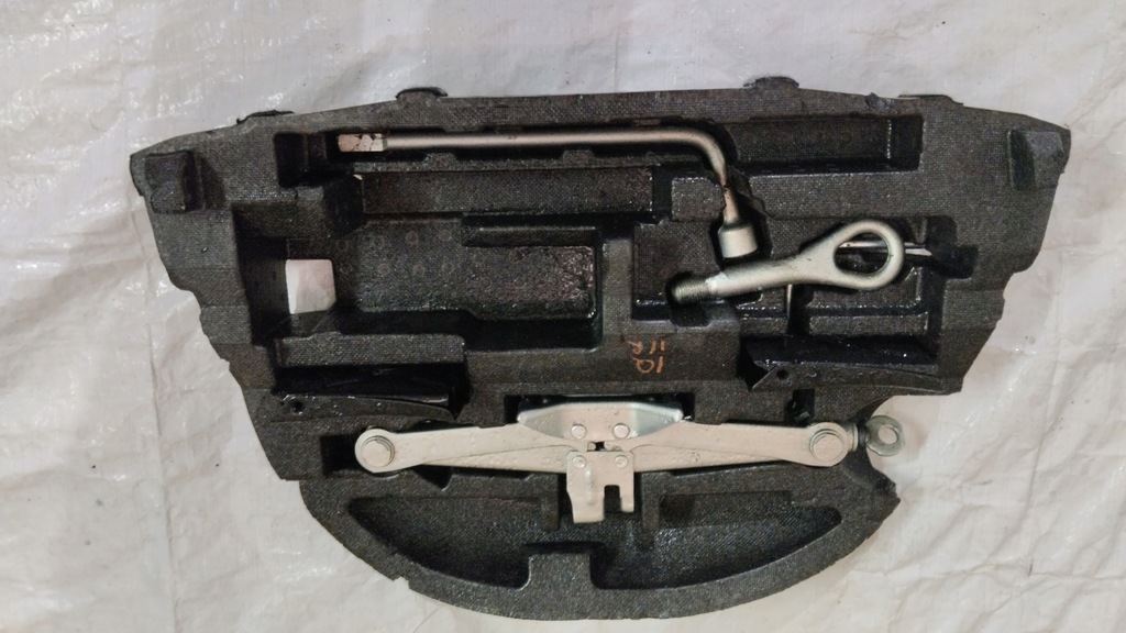 фото №1, Вкладыш пенополистирол багажника домкрат ключ toyota iq