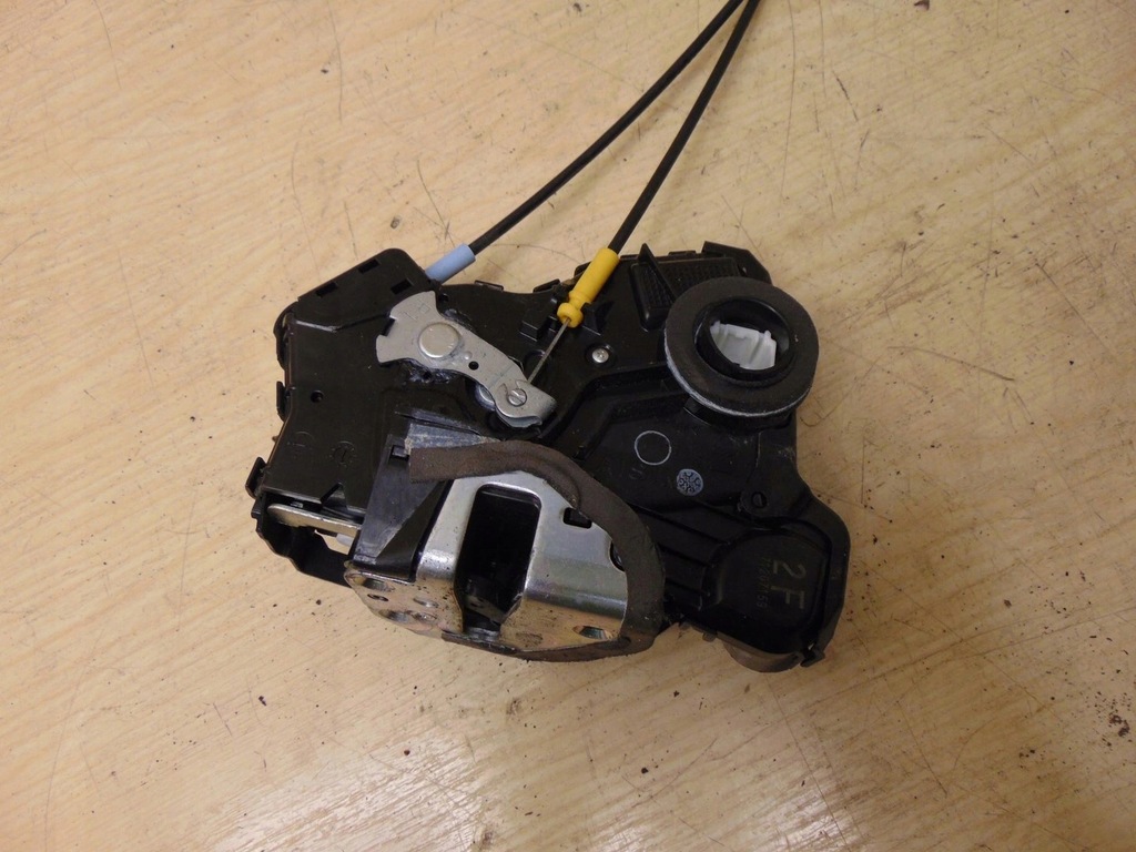 фото №5, Замок двері правий перед toyota corolla e15 europa