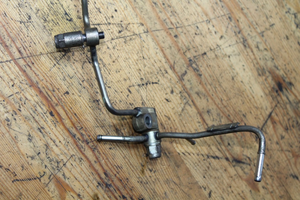 Трубка слива форсунок rav 4 iii avensis t25 2.2 d4d 2ad d-cat Недорого