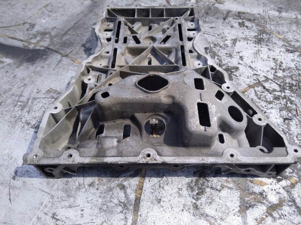 Поддон масляная mercedes benz 6510141602 в Украине