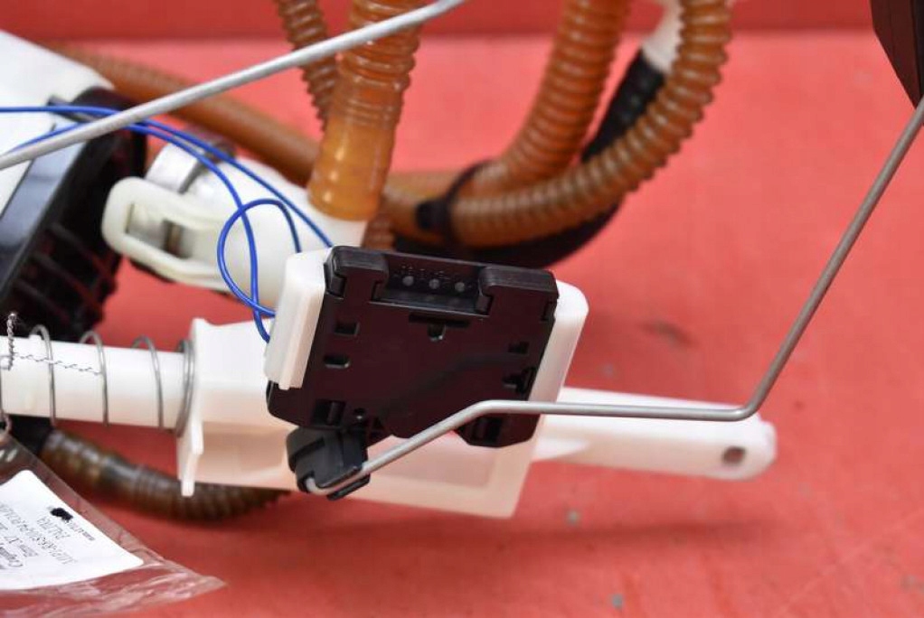 фото №6, Датчик уровня топлива 7313787 bmw x1 e84 3.0i 305 km 12-15